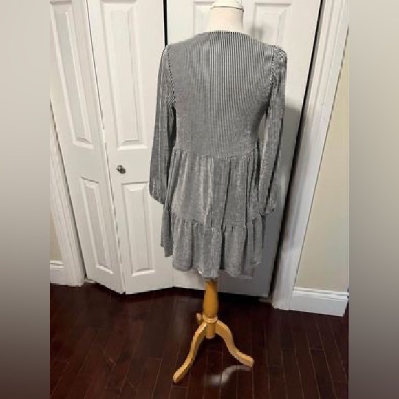 Caution to the wind striped dress, size M - Picture 2 of 4